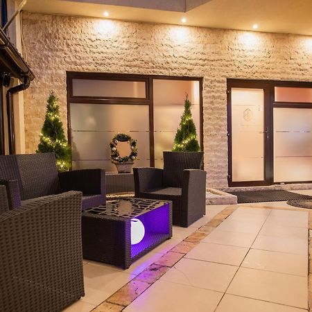 H & V Residence - Diamond Bungalow Apartment Arad Eksteriør billede