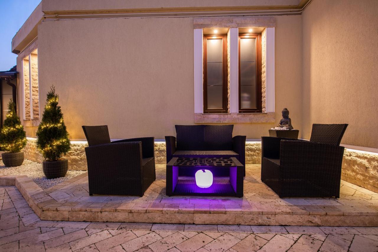 H & V Residence - Diamond Bungalow Apartment Arad Eksteriør billede