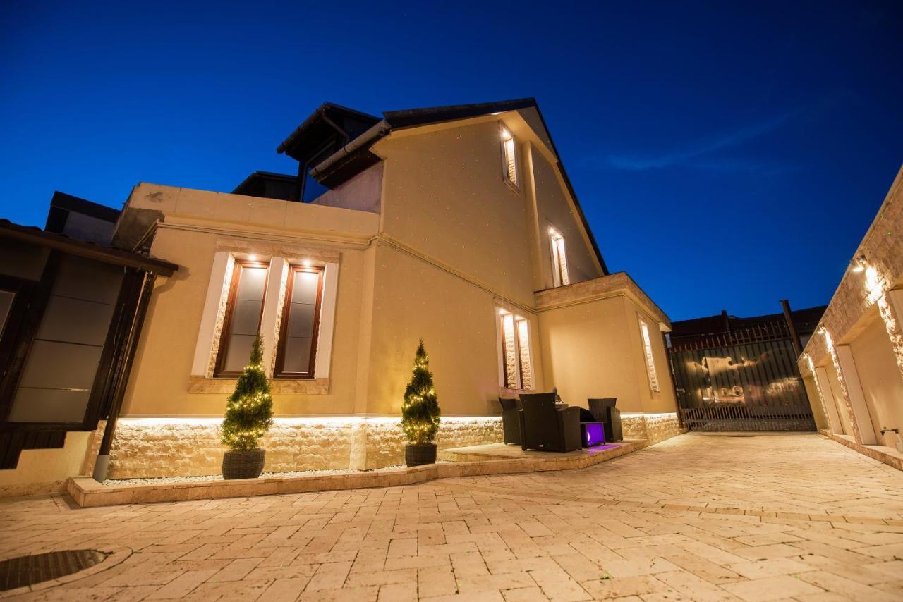 H & V Residence - Diamond Bungalow Apartment Arad Eksteriør billede