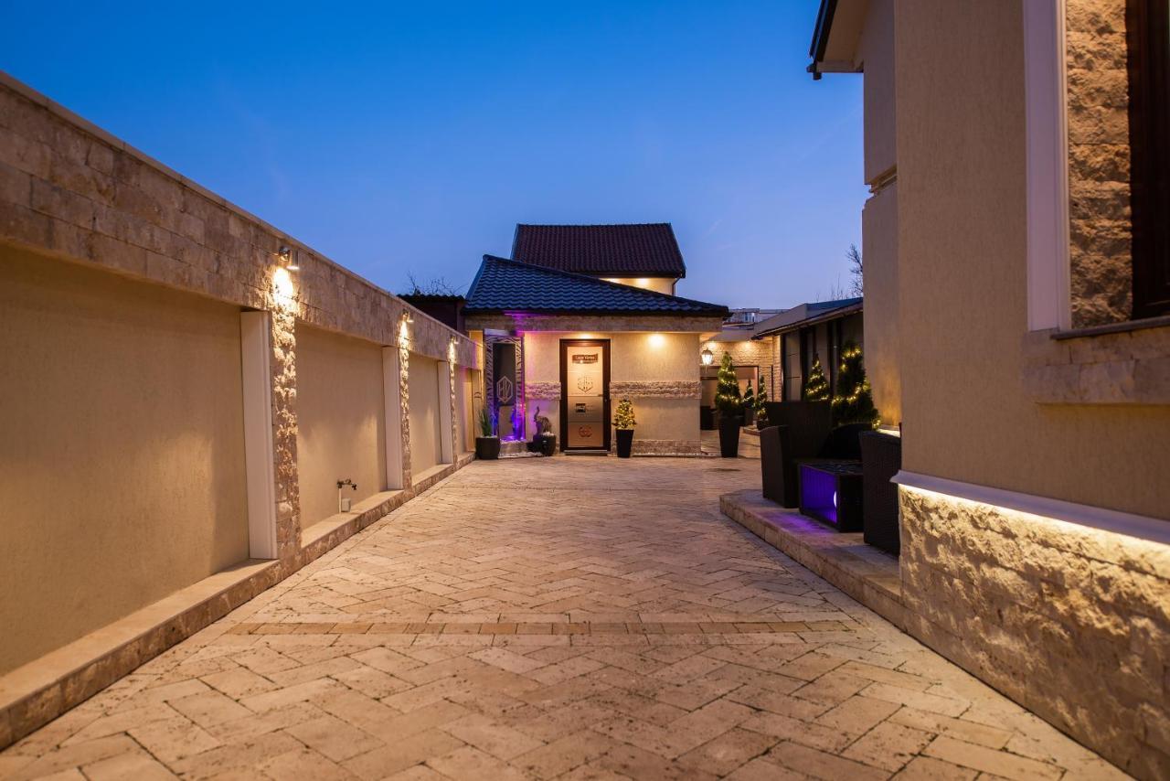 H & V Residence - Diamond Bungalow Apartment Arad Eksteriør billede