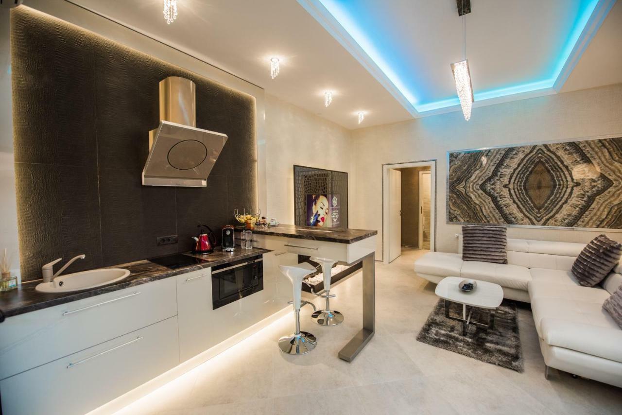 H & V Residence - Diamond Bungalow Apartment Arad Eksteriør billede