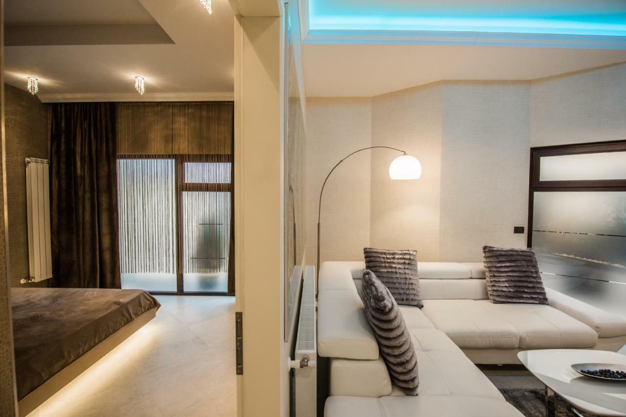 H & V Residence - Diamond Bungalow Apartment Arad Eksteriør billede