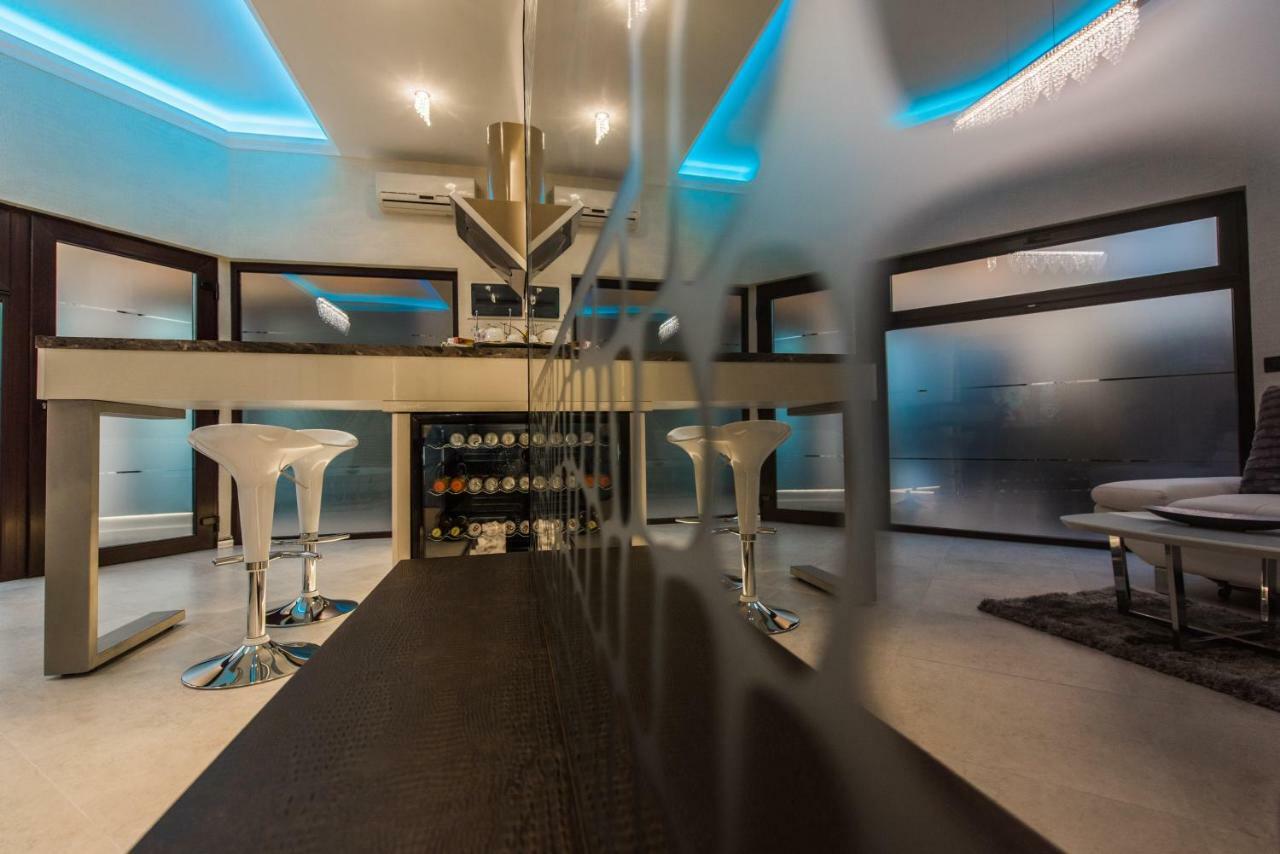 H & V Residence - Diamond Bungalow Apartment Arad Eksteriør billede