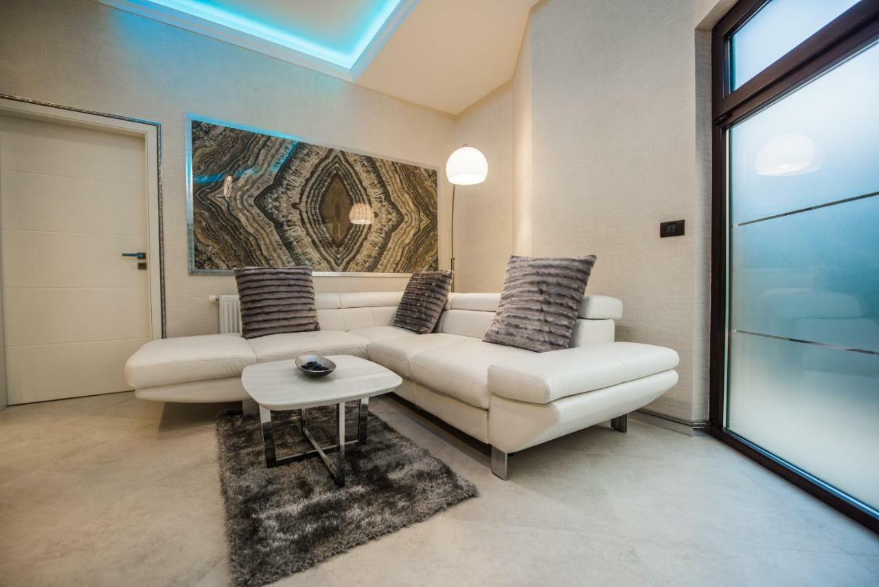 H & V Residence - Diamond Bungalow Apartment Arad Eksteriør billede