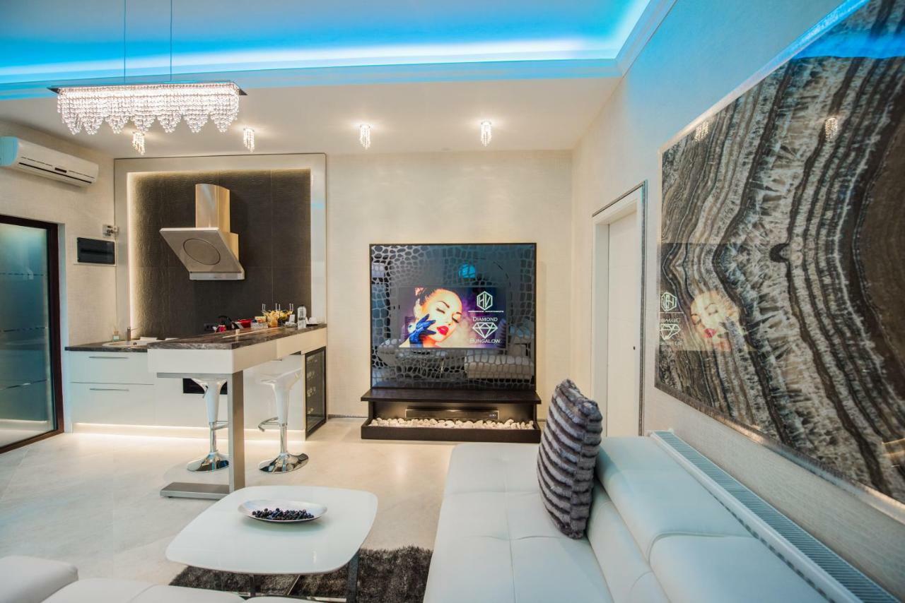 H & V Residence - Diamond Bungalow Apartment Arad Eksteriør billede